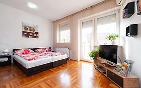 Momo'S Studio Apartment Subotica